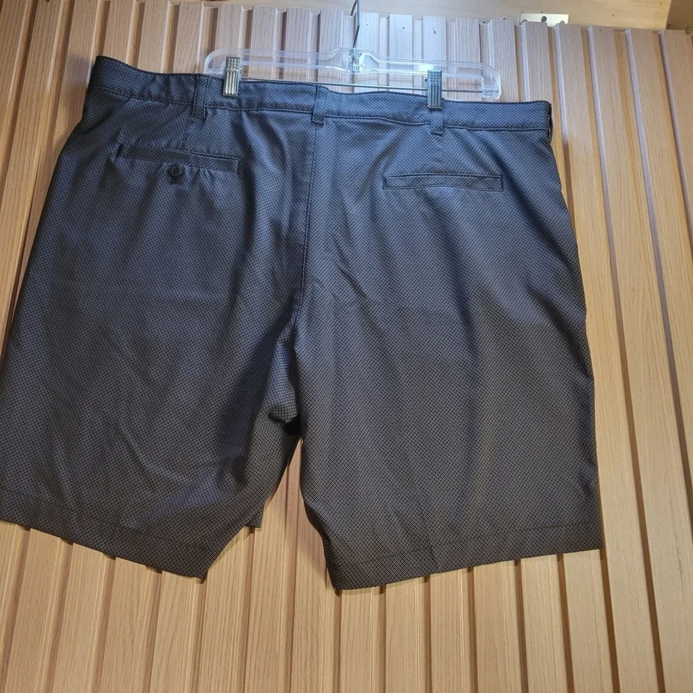 Mens Gray Geometric Diamond Pattern Golf Shorts Flat Front Casual Size 42